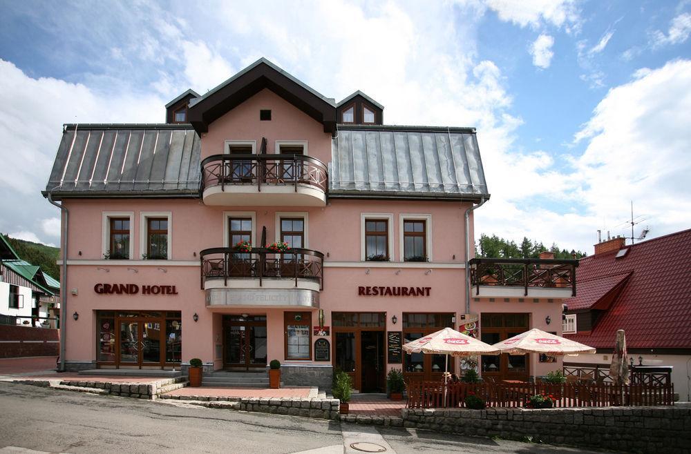 Wellness Hotel Grand Špindlerŭv Mlýn Ngoại thất bức ảnh