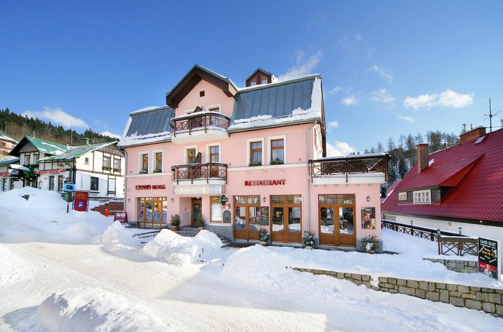 Wellness Hotel Grand Špindlerŭv Mlýn Ngoại thất bức ảnh